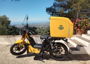 Correos estrena 50 motos eléctricas nuevas en seis unidades de reparto de Fuengirola, Mijas Costa y Torremolinos