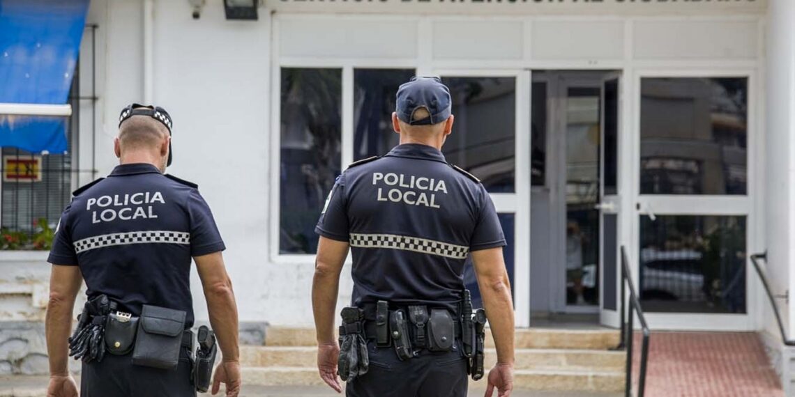 Tres detenidos en Torremolinos por un tirón a un hombre mayor en el paseo marítimo