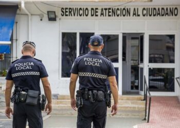Tres detenidos en Torremolinos por un tirón a un hombre mayor en el paseo marítimo