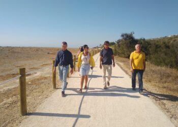 Renuevan la senda litoral a su paso por la Reserva Ecológica de Manilva