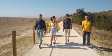 Renuevan la senda litoral a su paso por la Reserva Ecológica de Manilva