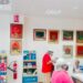 El artista afincado en Casares David España expone estos días en la Oficina de Correos de Sabinillas