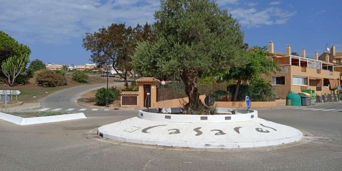 Puesta a punto de los sistemas de riego y mejora de la señalización horizontal en Marina de Casares