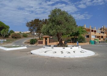 Puesta a punto de los sistemas de riego y mejora de la señalización horizontal en Marina de Casares