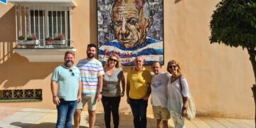 Pablo Picasso ya luce en la calle que lleva su nombre en Sabinillas