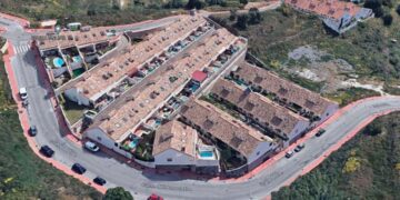 Salen a subasta más de 15 viviendas en Benalmádena