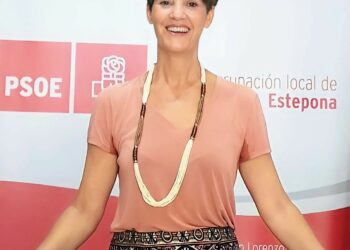 Emma Molina presenta su candidatura por el Psoe a la alcaldía de Estepona