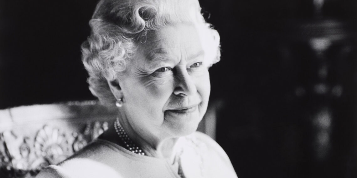 Moreno declara un día de luto oficial en Andalucía por la muerte de la reina Isabel II de Inglaterra