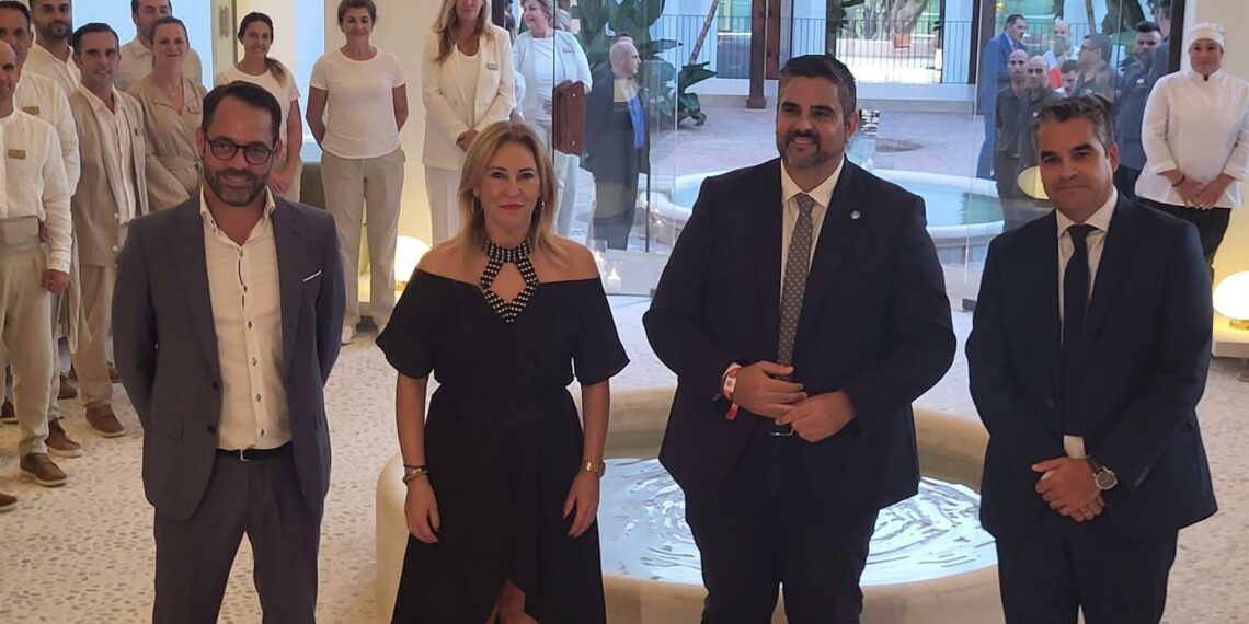 El apoyo de la Junta permite reabrir un hotel cerrado hace 12 años en Mijas y supone crear «1.300 empleos»