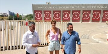 El PSOE de Estepona acusa al PP de abandonar a Bomberos de Estepona y recurrir a los de Marbella