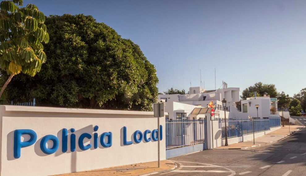 Estepona condecorará a la delegada del Gobierno de la Junta y a mandos policiales en el Día de la Policía Local
