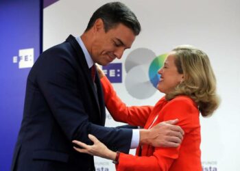 Calviño pretende que los usuarios deban pagar 250 euros cuando reclamen irregularidades de la banca