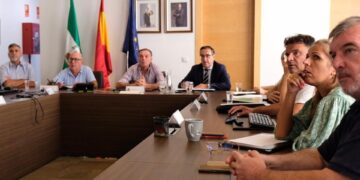 Junta y Benahavís acuerdan suscribir un convenio para construir un nuevo colegio y un instituto