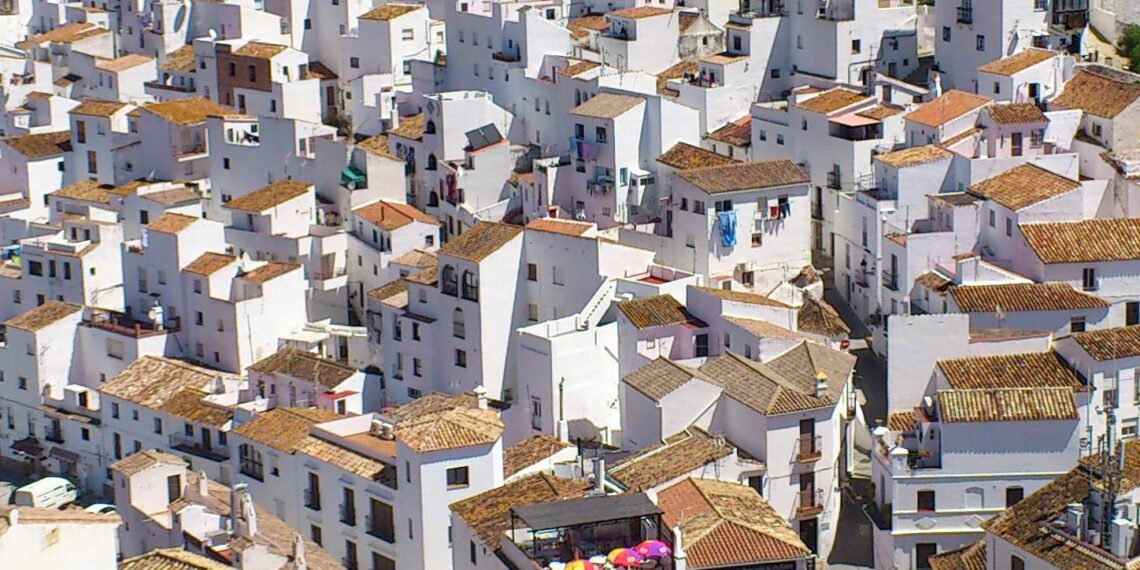 El Ayuntamiento de Casares ofrece ayudas a estudiantes, deportistas y emprendedores