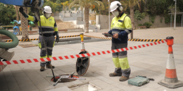 Hidralia intensifica las labores de limpieza de imbornales en Marbella de cara a la época de lluvias