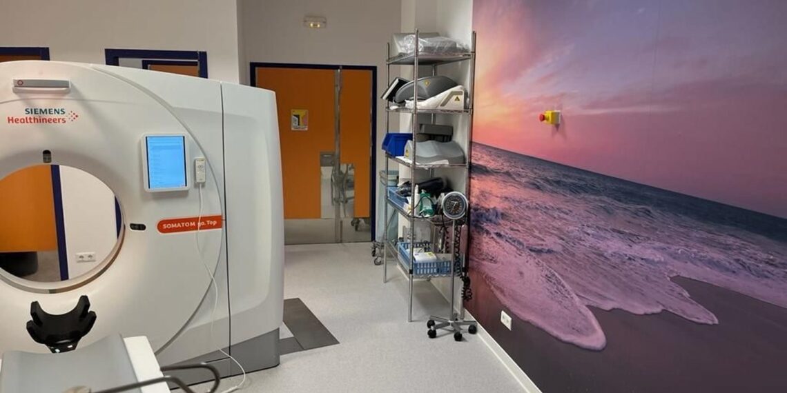 Hospital de Benalmádena mejora capacidad y precisión diagnóstica con un nuevo equipo de Radiología TAC