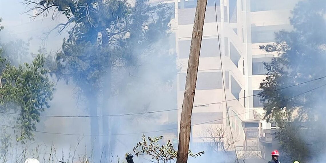 Sofocado un incendio en Torremolinos que obligó a cortar el tren Cercanías