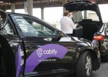 Los VTC andaluces, «nerviosos» ante la semana clave para su regulación: «Si no se aprueba la ley tendremos que cerrar»