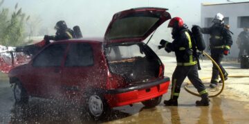 Encuentran el cuerpo sin vida de un hombre en el interior de un coche ardiendo en Puente Genil