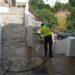 La limpieza viaria llega  a todos los rincones del casco histórico de Casares