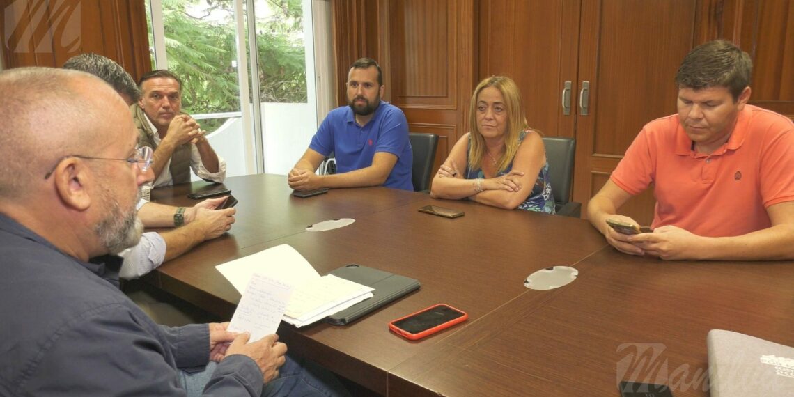 Una subvención de la Mancomunidad permitirá al Ayuntamiento de Manilva renovar el mobiliario de playas