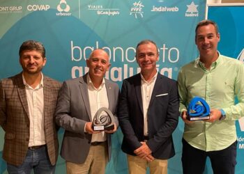 La Gala del Baloncesto Provincial homenajea a Javier Montañez y al Ayuntamiento de Manilva