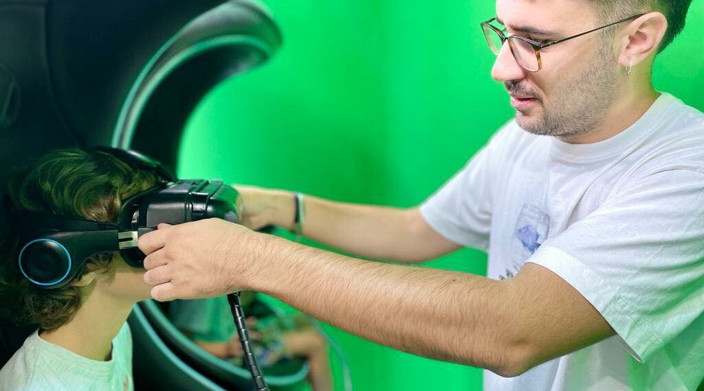 Jornada de puertas abiertas para probar la capsula de realidad virtual y volar en 3D sobre Casares