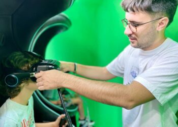 Jornada de puertas abiertas para probar la capsula de realidad virtual y volar en 3D sobre Casares