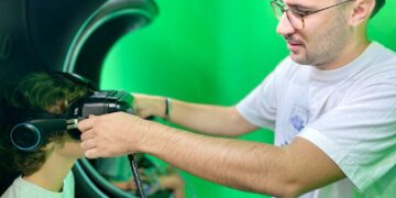 Jornada de puertas abiertas para probar la capsula de realidad virtual y volar en 3D sobre Casares