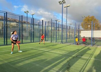 El pleno da luz verde al Ayuntamiento para tomar posesión de las instalaciones deportivas de Marina de Casares