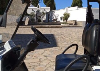 Casares amplía los servicios municipales para facilitar las visitas al cementerio