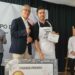 Guillermo Collado, vecino de Secadero, recibe el premio es ganador del I Concurso chef del campo de Gibraltar.