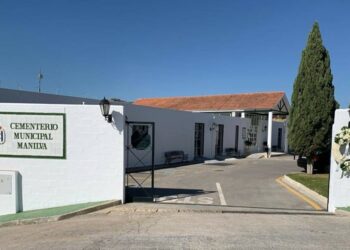 Horarios de los cementerios con motivos de Todos los Santos en Manilva