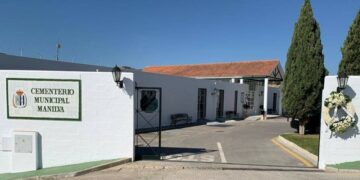 Horarios de los cementerios con motivos de Todos los Santos en Manilva