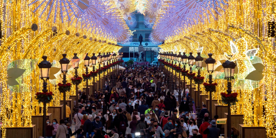 El alumbrado navideño de la calle Larios se encenderá el 26 de noviembre con dos horas menos al día