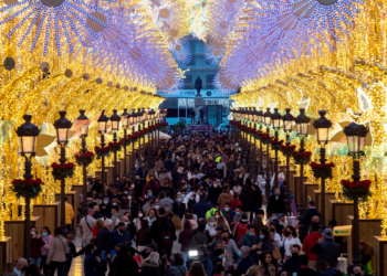 El alumbrado navideño de la calle Larios se encenderá el 26 de noviembre con dos horas menos al día