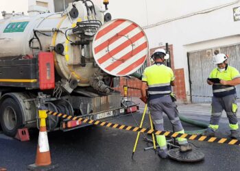 Hidralia y el Ayuntamiento de Estepona limpian 138 kilómetros de la red de saneamiento