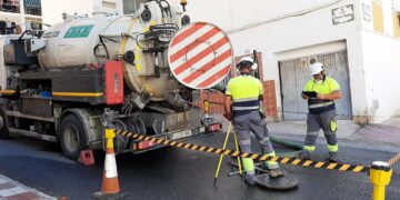 Hidralia y el Ayuntamiento de Estepona limpian 138 kilómetros de la red de saneamiento