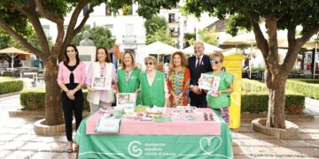 Marbella y San Pedro conmemoran el Día Mundial contra el Cáncer de Mama con la iluminación de edificios municipales