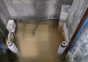 Vecinos de una urbanización de Estepona reclaman diez millones de euros a la promotora por desperfectos de obra