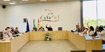 El Ayuntamiento de Casares saca pecho de su fuerte inversión social frente a críticas del Psoe