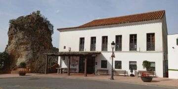 Casares licita las obras para reformar el centro de mayores del «Peñón Roao»