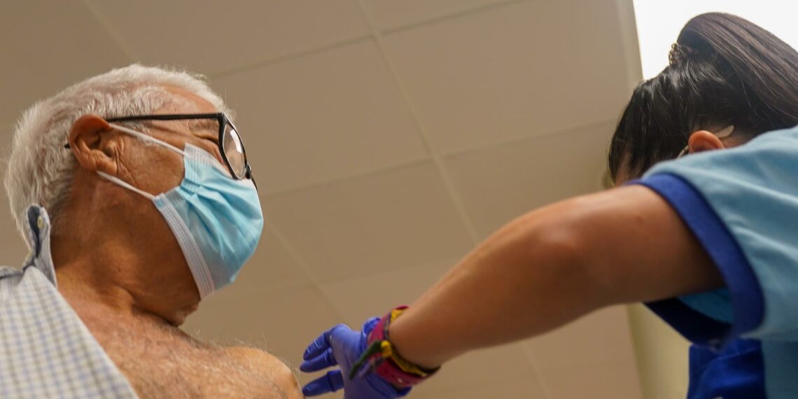 Andalucía comienza mañana la vacunación contra la gripe y la cuarta dosis Covid