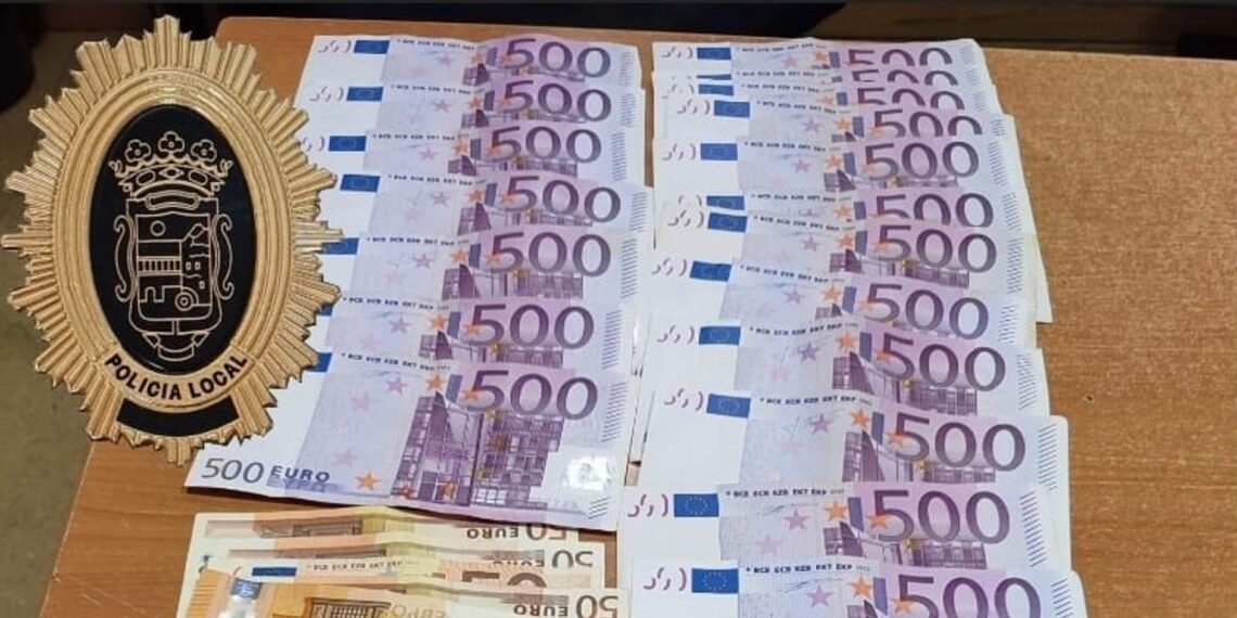 Detienen a un hombre en Torremolinos por robar un maletín del interior de un vehículo