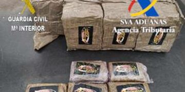 Encuentran 60 tabletas de hachís dentro de una campana extractora procedente de Estepona