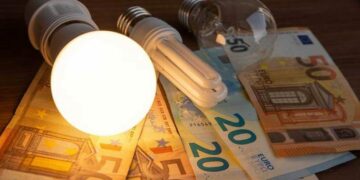 El precio de la luz sube este domingo un 8,2%, hasta los 185,87 euros/MWh