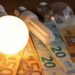 El precio de la luz sube este domingo un 8,2%, hasta los 185,87 euros/MWh