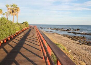 Manilva invita este domingo a una ruta por su Paseo Litoral