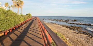 Manilva invita este domingo a una ruta por su Paseo Litoral