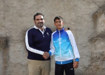 La ‘Marca Marbella’ patrocinará al joven deportista de paddle surf Mario Macía